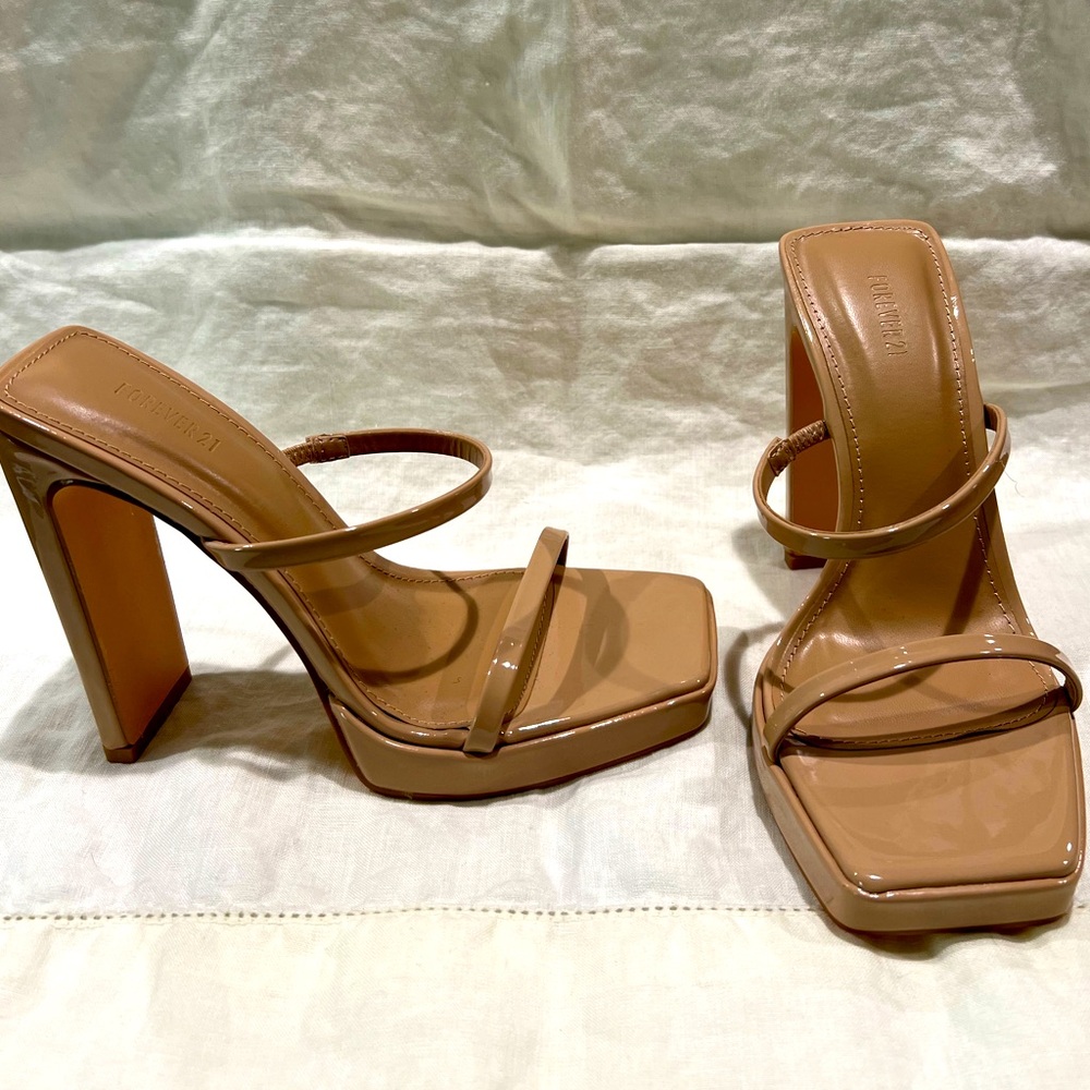 NWOT Summer 5” Strappy Heel Sz 6 - Picture 1 of 5